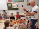 В Протвине в летнем лагере дети познакомились с русскими шумовыми инструментами